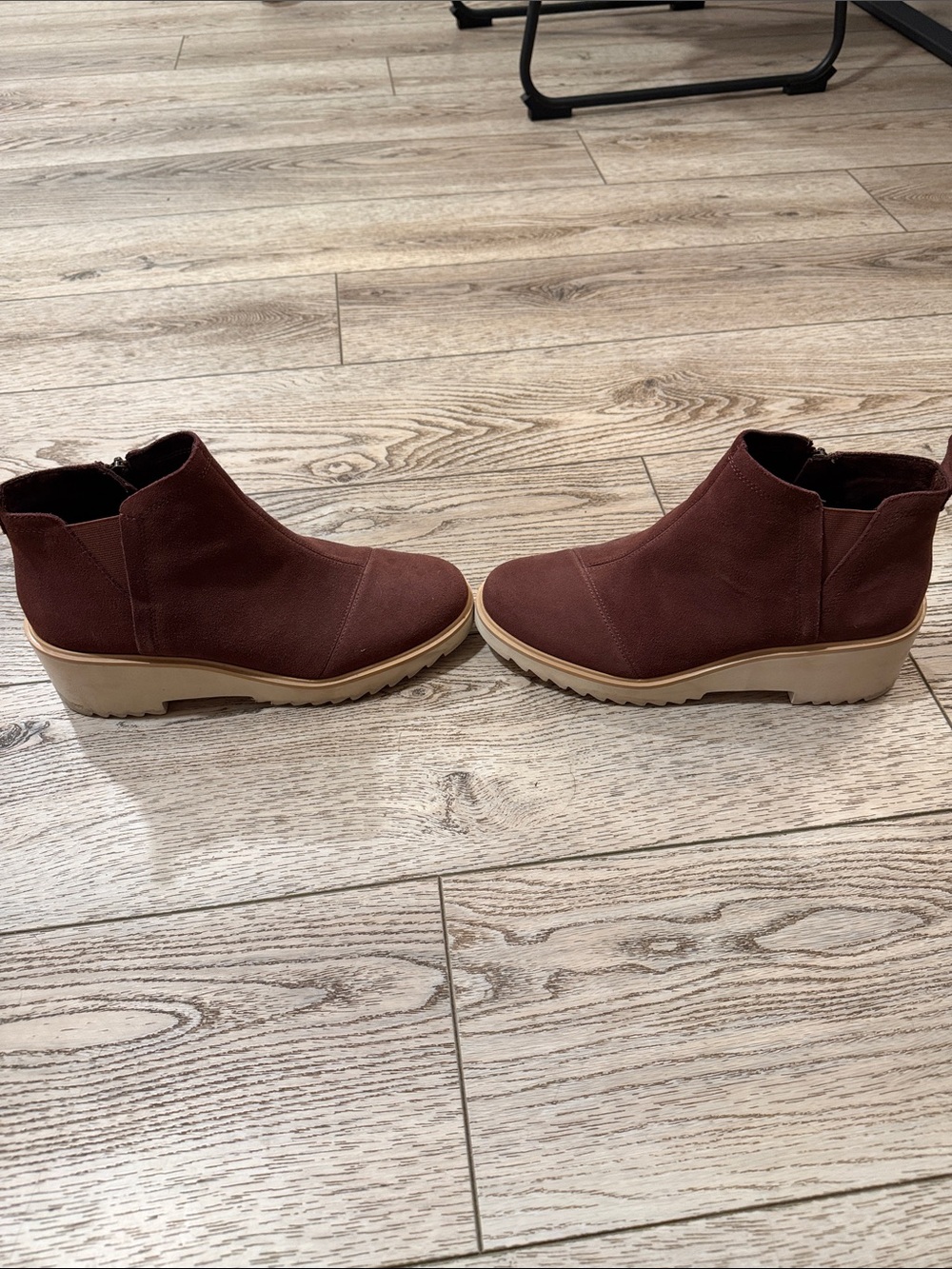 Toms Wine Suede Platform Ankle Booties with Side Zip - Picture 4 of 7